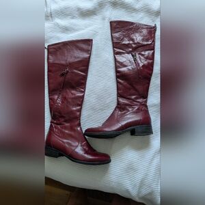 B.Unique Leather Boots Burgundy Size 38